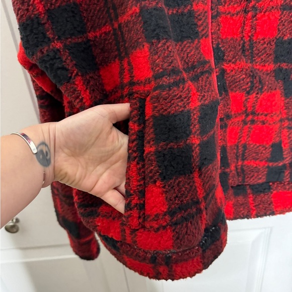 Super soft faux Sherpa zip up jacket w pockets - buffalo plaid nwt - Picture 3 of 5